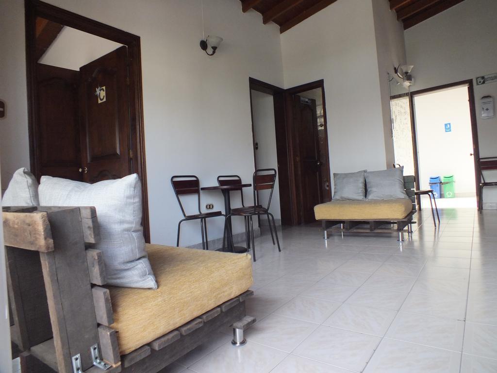 Hostal Casa Paraiso Меделин Екстериор снимка